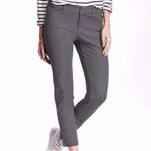 Old Navy Pixie Pant. Size 2 in Gray.